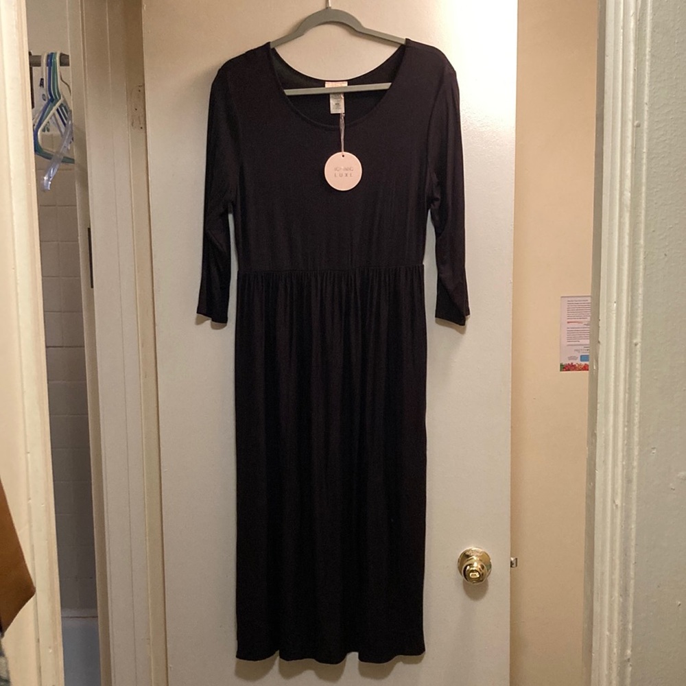 Flowy black knit dress with 3/4 length sleeve by Iconic Luxe. XL.